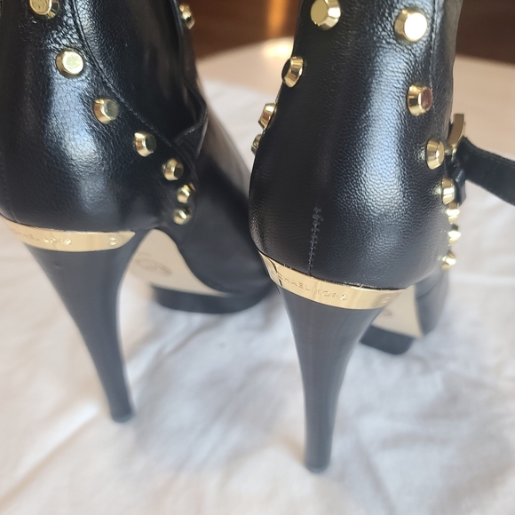Michael kors studded peep toe booties sz 6M - Picture 2 of 4
